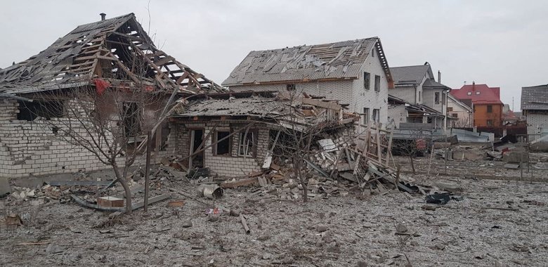Ракетний удар військ РФ по Житомирщині: загинула одна людина, у Коростені та Овручі зруйновано десятки приватних будинків 06