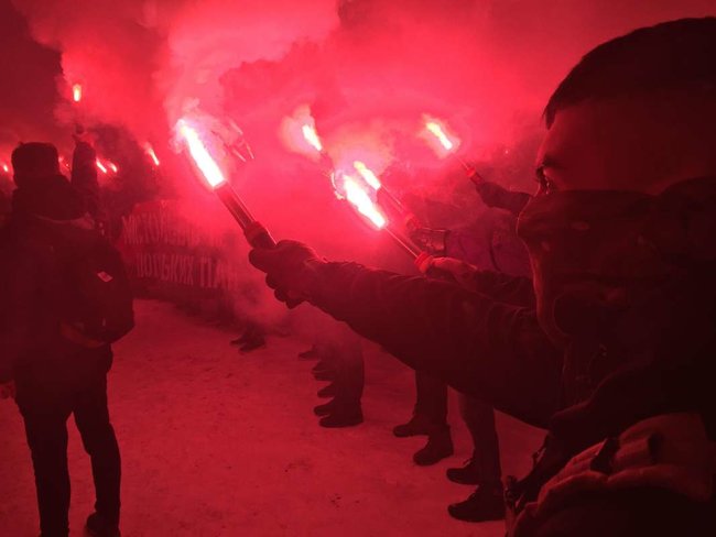Националисты провели во Львове факельное шествие в годовщину гибели Шухевича 10