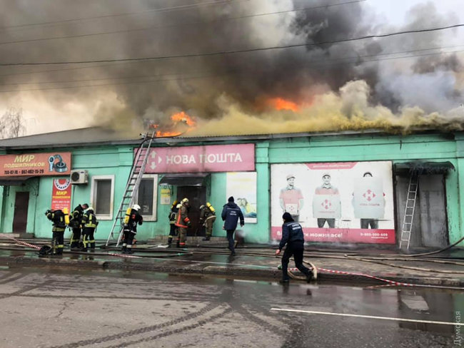 Пожар в Одессе: горели почта, шиномонтаж и мебельный склад 02