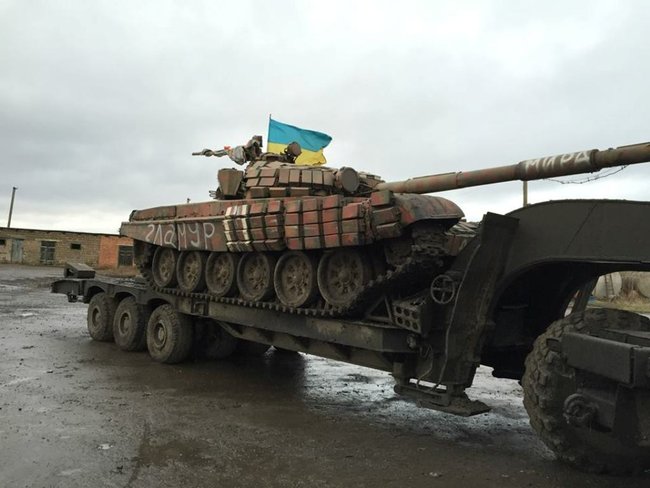 Украинские воины в 2014 году достали из болота брошенный террористами танк: его путь удалось проследить от самой России 21