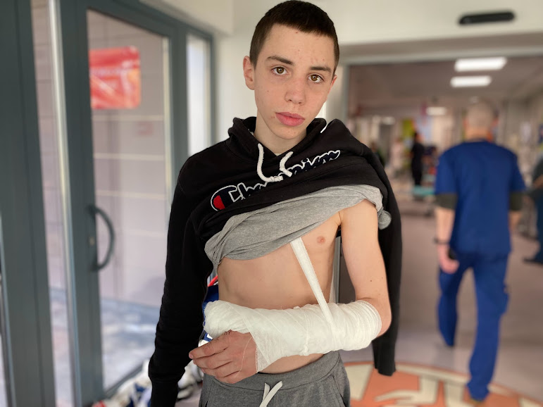 Російський окупант у Бучі розстріляв багатодітного батька на очах у 14-річного сина: хлопець дивом вижив 02