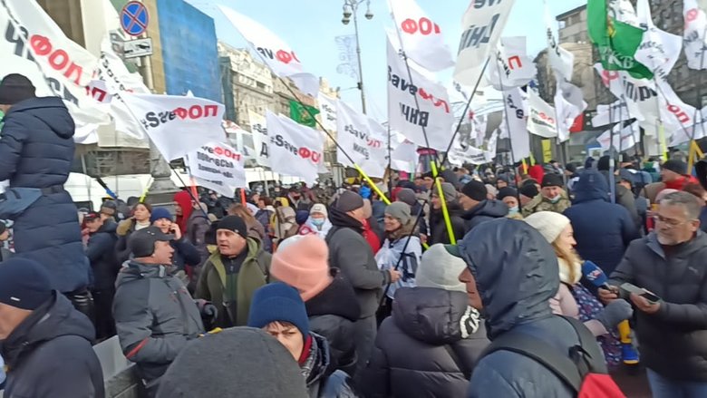 Акція SaveФОП у центрі Києва: мітингувальників відтіснили із Хрещатика, вони прямують під Раду 36