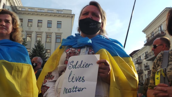 Под Офисом Зеленского в Киеве проходит акция протеста против условий прекращения огня на Донбассе 10