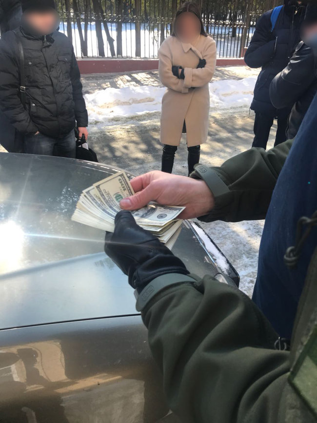 На Львовщине задержаны лица, пытавшиеся дать 5 тыс. долл. взятки военному прокурору, - ГПУ 02