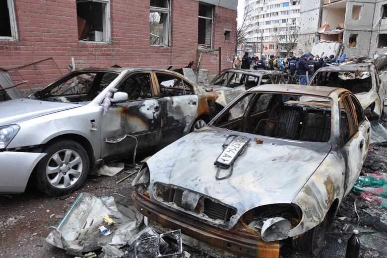 Несколькометровые воронки и разрушенные дома: последствия обстрела Чернигова российскими оккупантами 43