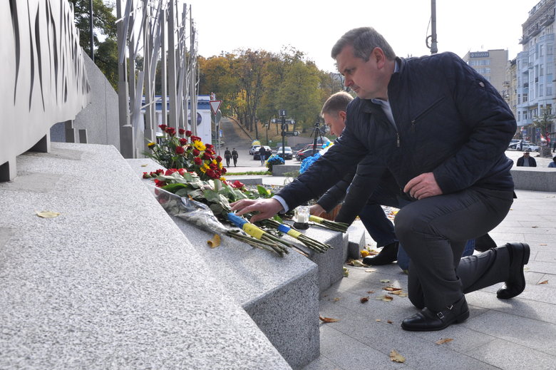 В Киеве почтили память погибших за свободу и независимость Украины 30