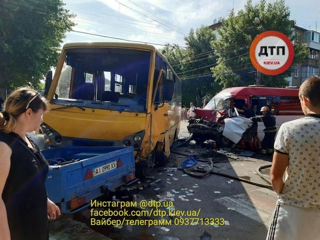 В Боярке в ДТП с маршруткой пострадали 26 человек 03