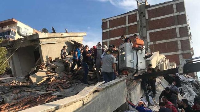  в Ізмірі зруйновані будинки, по місту вдарило цунамі 10