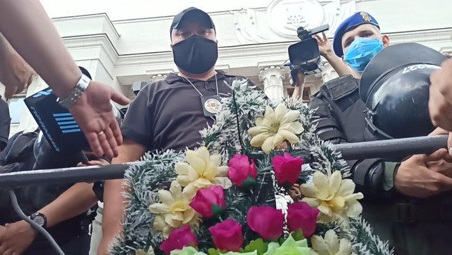У Києві протестують ФОПи: між мітингувальниками і правоохоронцями відбулися бійки 27