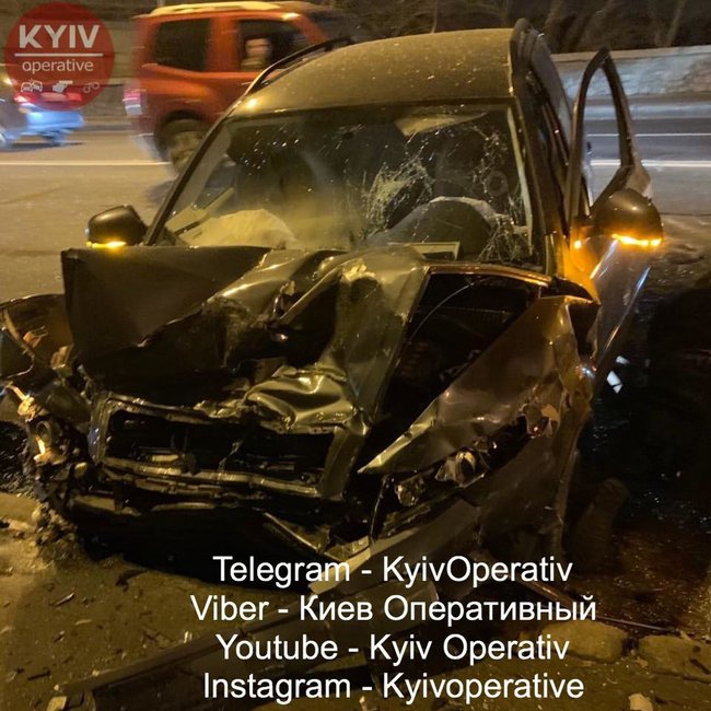 Пьяный водитель в центре Киева протаранил встречный автомобиль: погибла девушка 01