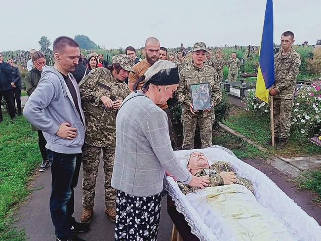 Украинского воина Александра Аксенова, погибшего на Донбассе, похоронили на Киевщине 04