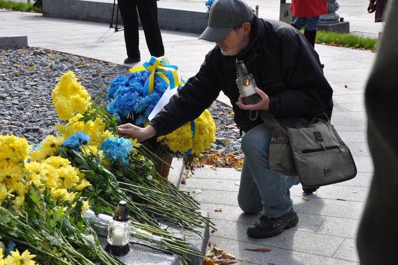 В Киеве почтили память погибших за свободу и независимость Украины 44