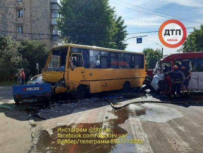 В Боярке в ДТП с маршруткой пострадали 26 человек 01
