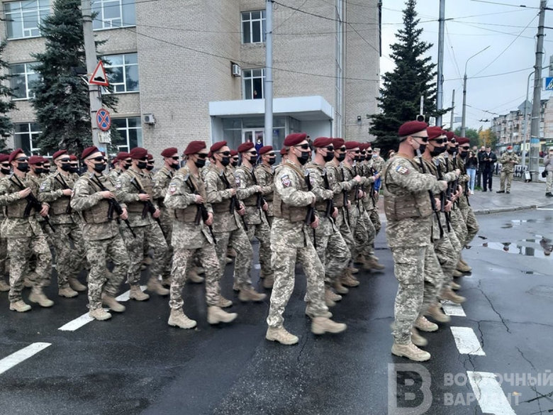В Северодонецке впервые прошел военный парад 04