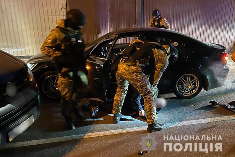 Полиция задержала пятерых наркодилеров и изъяла около 25 кг мефедрона на сумму около 15 млн гривен 01