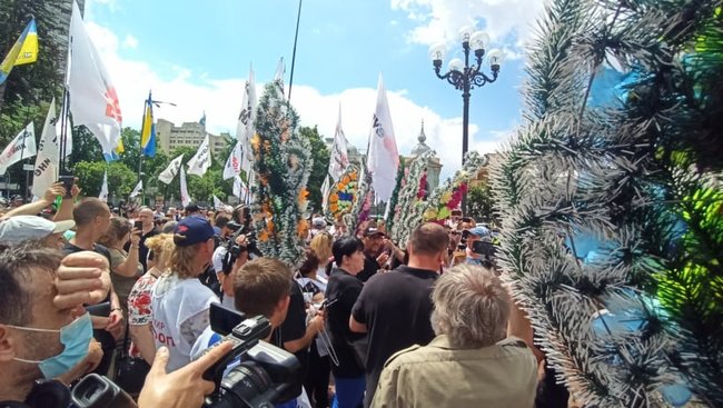 У Києві протестують ФОПи: між мітингувальниками і правоохоронцями відбулися бійки 25