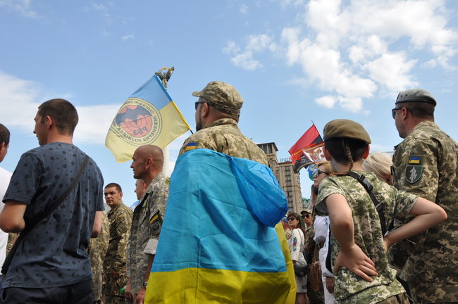 Марш защитников Украины прошел в центре Киева 40
