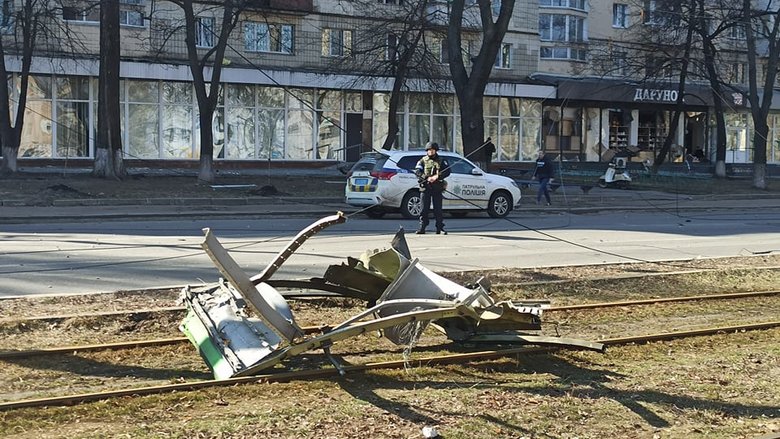 Наслідки падіння збитої російської крилатої ракети на Куренівку в Києві 07